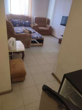 Гостиница Мер Бак Феодосия Улучшенный семейный номер-2