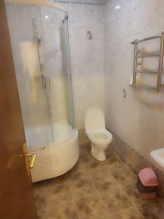 Гостиница Мер Бак Феодосия Семейный номер с балконом-6